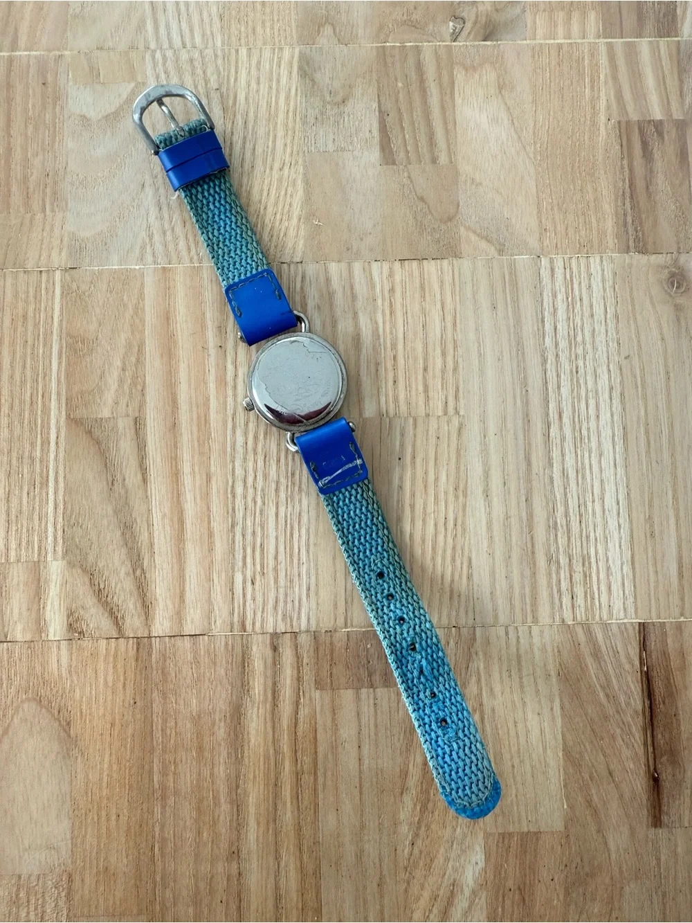 Vintage Disney store silver tone and blue Mickey Mouse watch NEW BATTERY